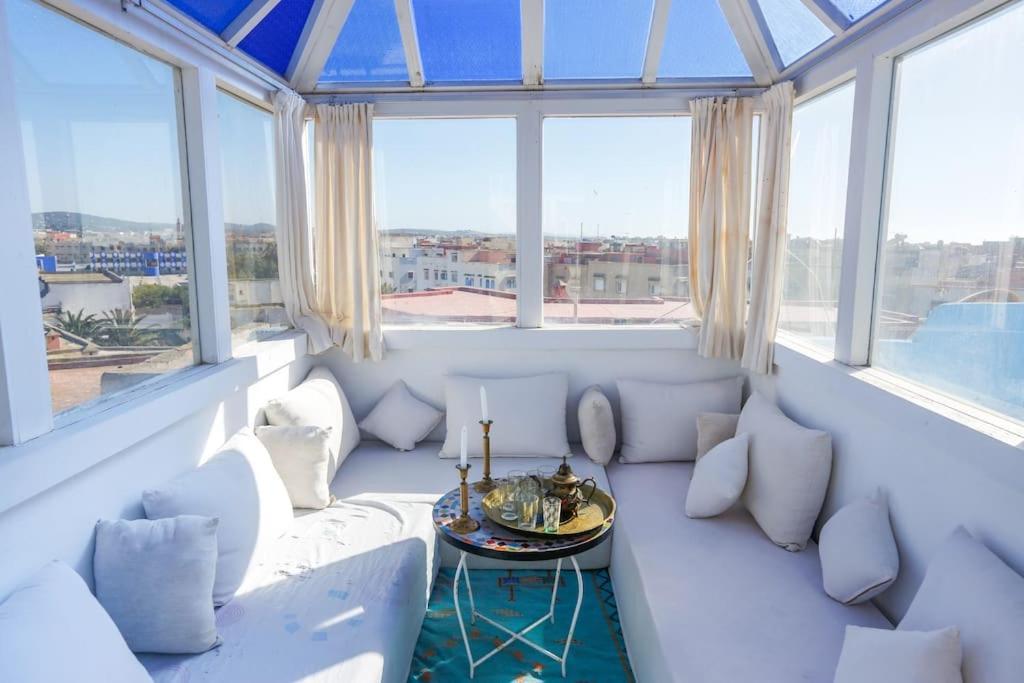 Charming Home With Private Terrace エッサウィラ エクステリア 写真