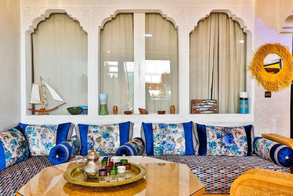 Charming Home With Private Terrace エッサウィラ エクステリア 写真